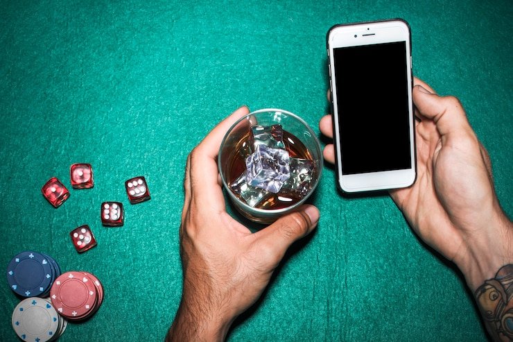 Tata letak meja Casino Hold'em dengan dealer profesional di bagian belakang