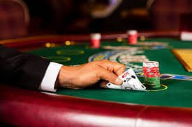 Studio kasino langsung Speed Baccarat dengan dealer profesional dan transmisi video multi-kamera